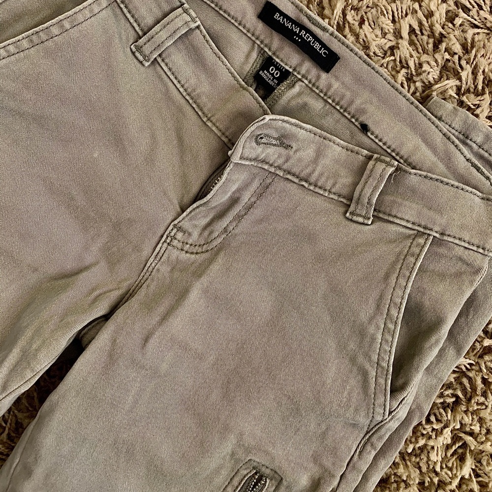 Gray Banana Republic skinny cargo pants